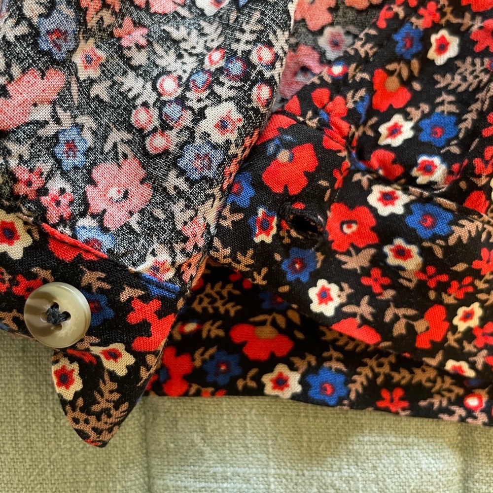 Floral wrap blouse - Picture 8 of 10